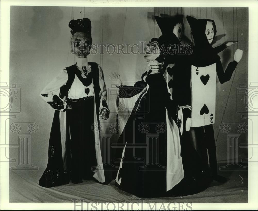 1983 Press Photo King and Queen of Hearts puppets at Oriental Theatre, Milwaukee - Historic Images