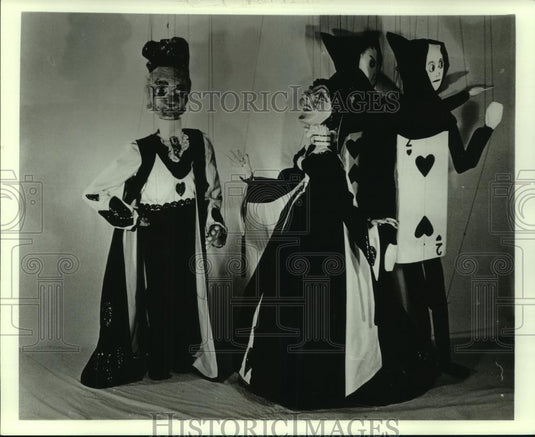 1983 Press Photo King and Queen of Hearts puppets at Oriental Theatre, Milwaukee - Historic Images
