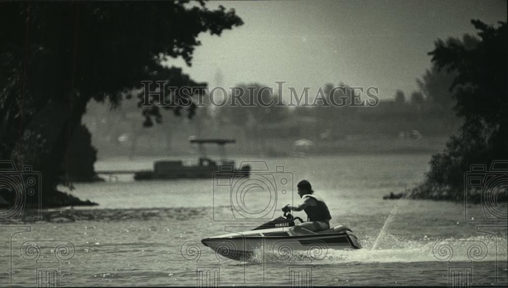 1991 Press Photo A jet skier on Little Muskego Lake Wisconsin - mjc08076 - Historic Images