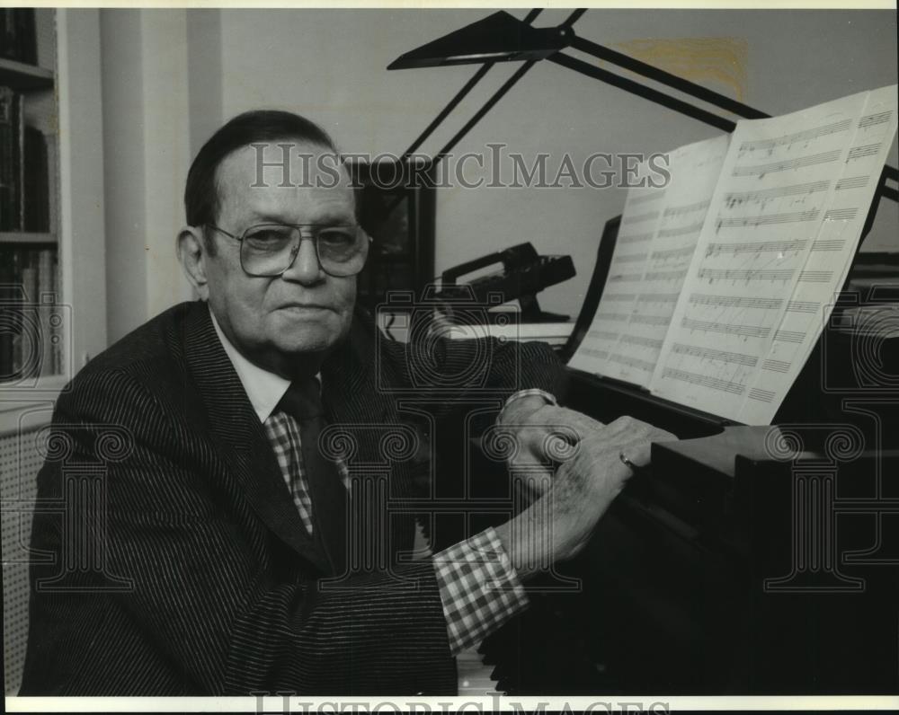 1991 Press Photo Jule Styne composer, at his piano in his apartment, New York. - Historic Images