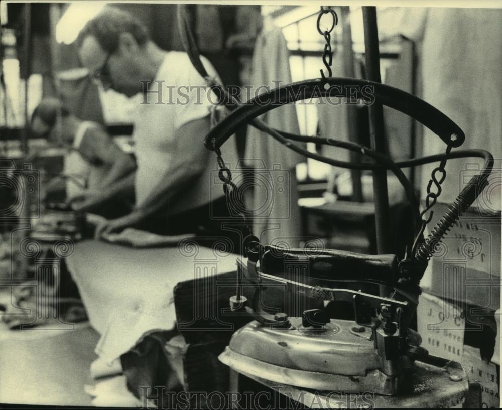 1983 Press Photo Expert Pressing to Produce a Fine Garment - mjc08336 - Historic Images