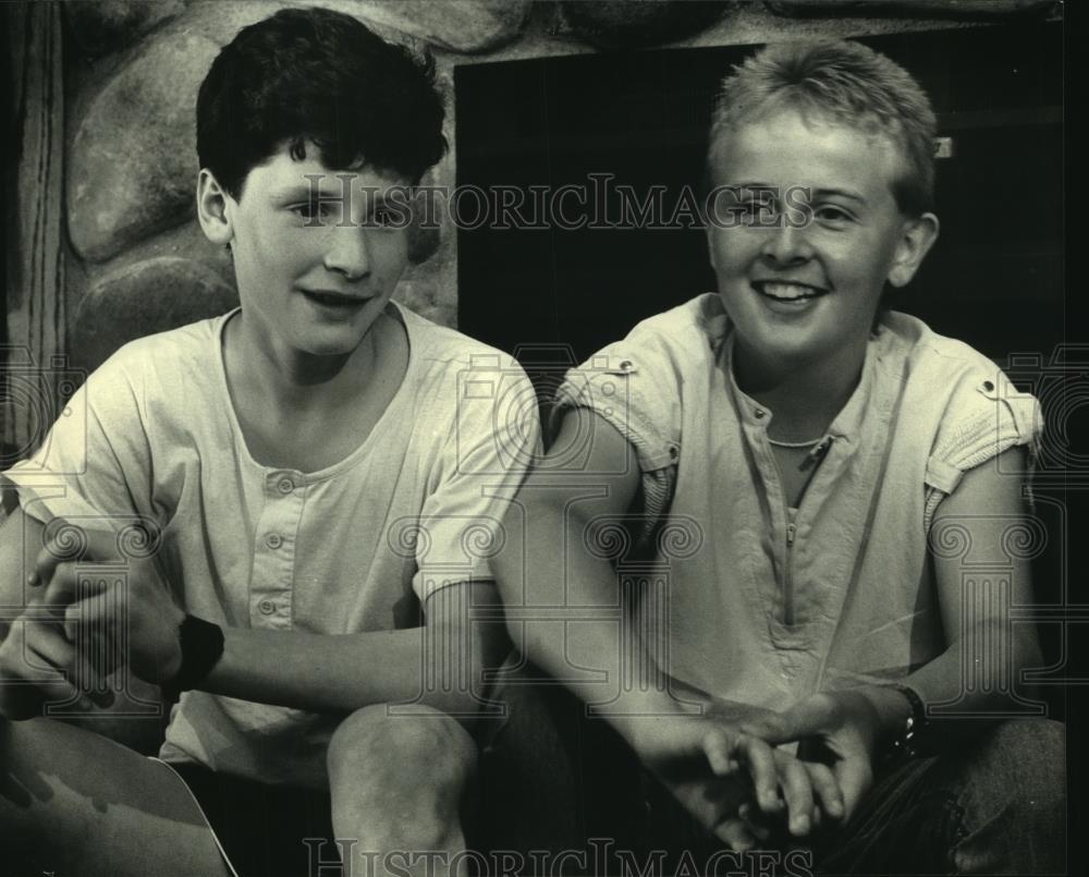 1986 Press Photo Dominic and Paul of Northern Ireland in Hales Corners Milwaukee - Historic Images