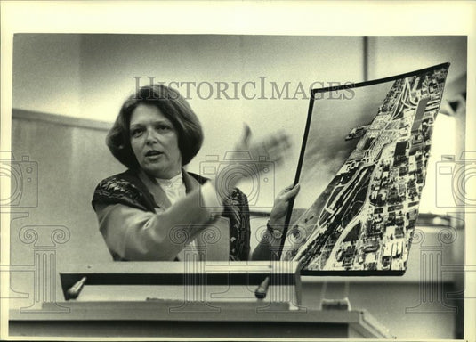 1987 Press Photo Barbara Ulichny, Wisconsin State Representative in Milwaukee - Historic Images