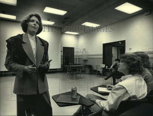 1987 Press Photo Barbara Ulichny, Wisconsin State Representative in Milwaukee - Historic Images