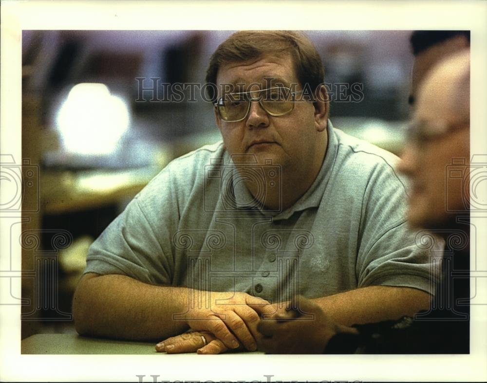 1994 Press Photo Dennis Urbaniak- Drafting Technician In Milwaukee - mjc08455 - Historic Images