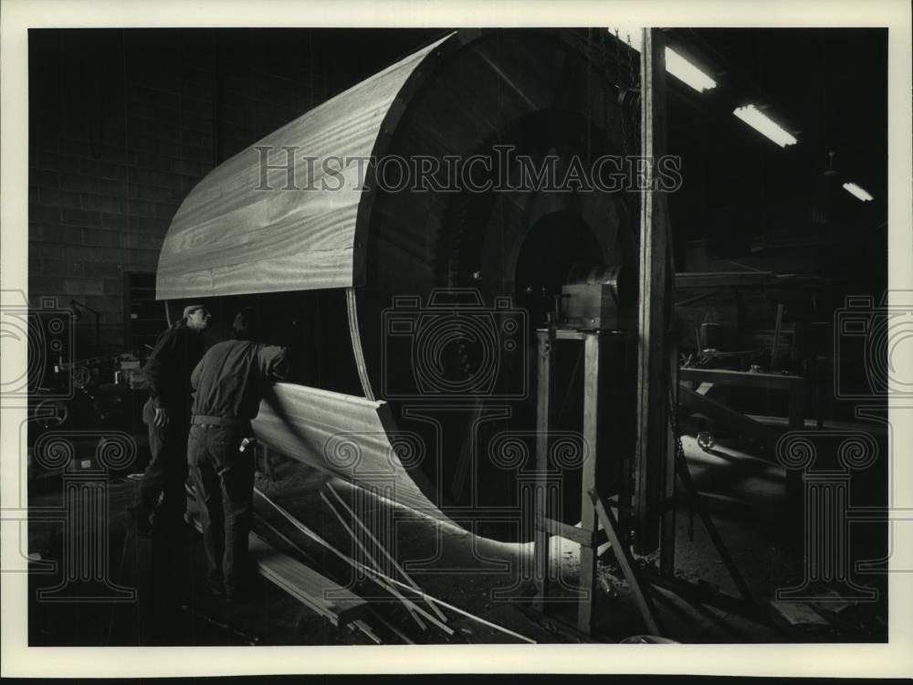 1982 Press Photo Jason Poulakos And Art Hernandez Of Valley Service Co. - Historic Images