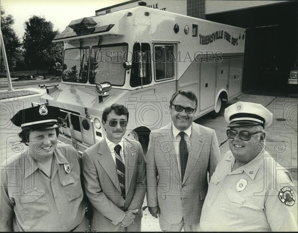 1983 Press Photo Thiensville Volunteer Fire Department members in Wisconsin - Historic Images