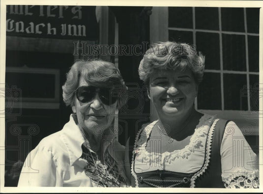 1985 Press Photo Valli & Monika Stemmeier, owners of Thiensville, WI restaurant - Historic Images