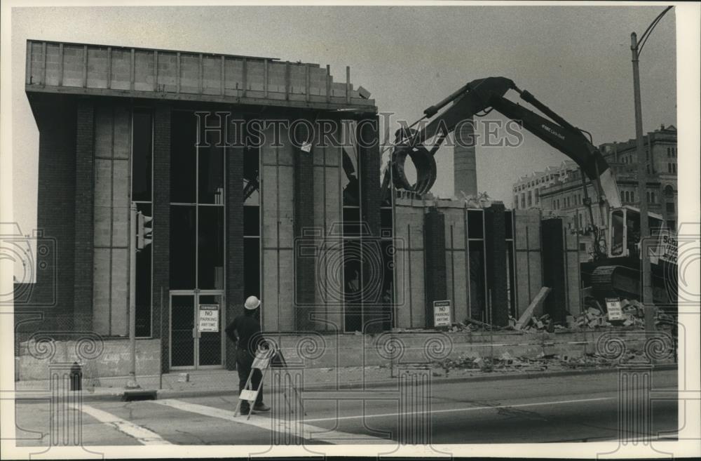 1989 Press Photo Milwaukee Municipal Auditorium construction on 1000 Water St. - Historic Images