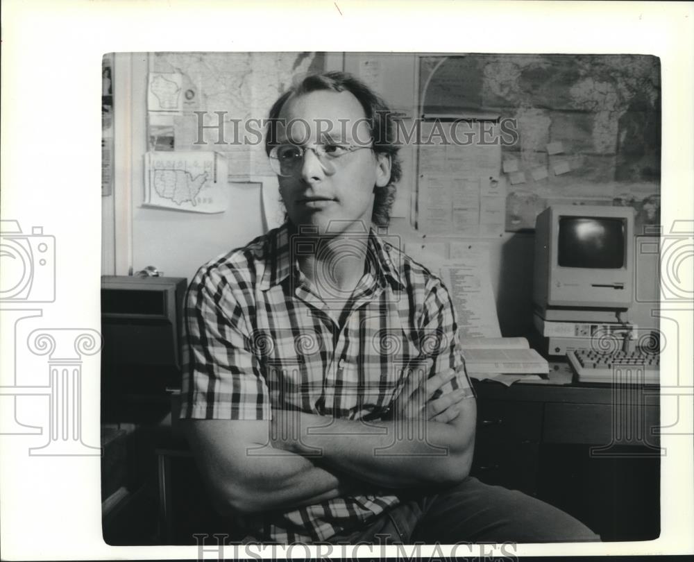 1990 Press Photo Activist John C Stauber of Madison Wisconsin - mjc08735 - Historic Images