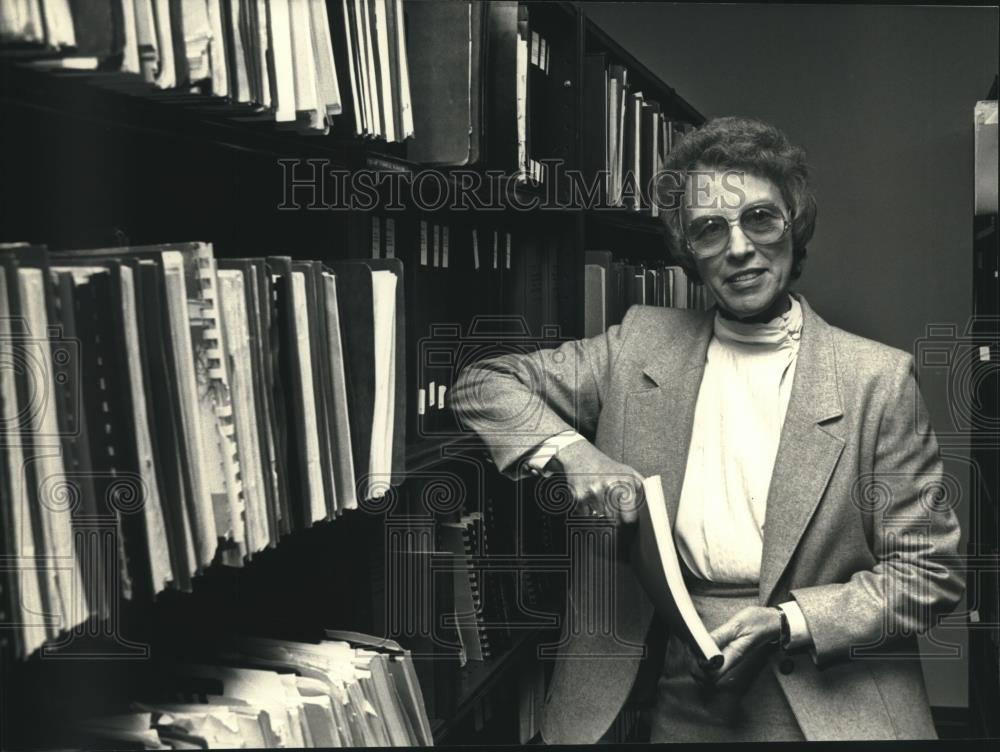 1988 Press Photo Jean Tyler, Executive Director of Public Policy Forum - Historic Images