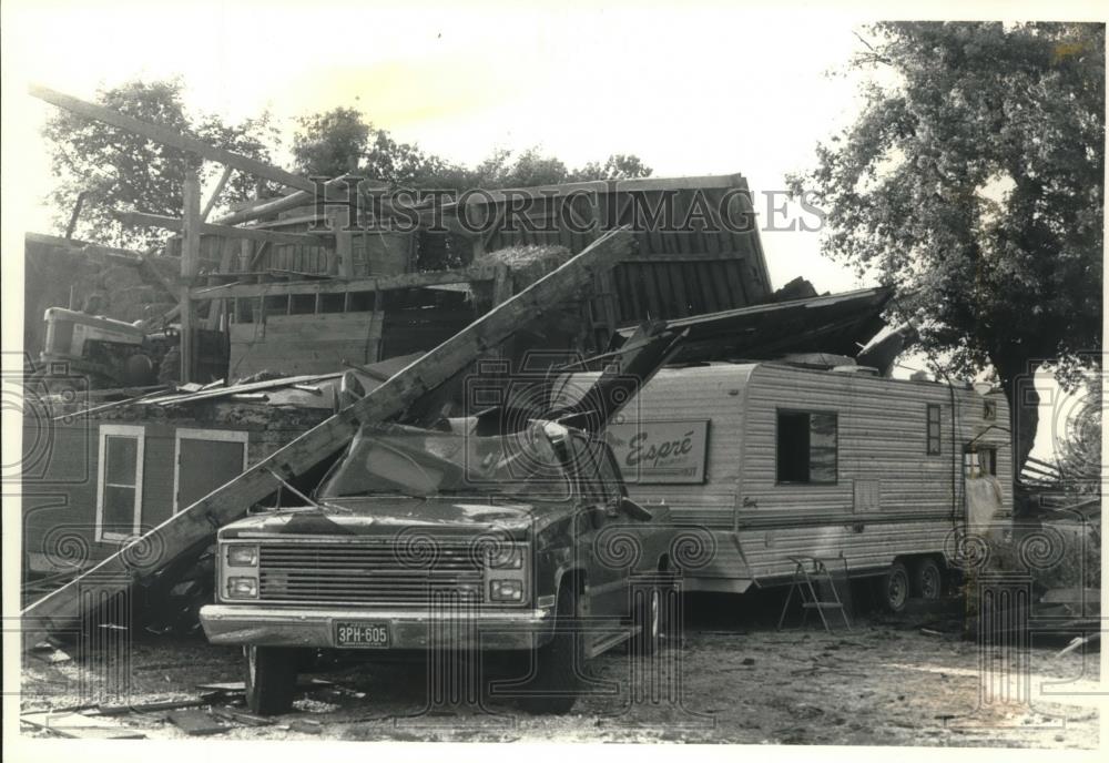 1991 Press Photo Debris from Farm Damaged by Storm in Menomonee Falls, Wisconsin - Historic Images