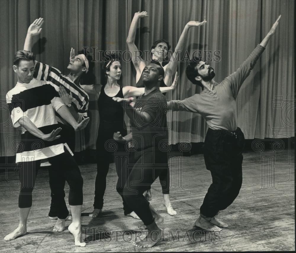 1989 Press Photo Dancers in "Men's Dances" Alverno College, Milwaukee - Historic Images