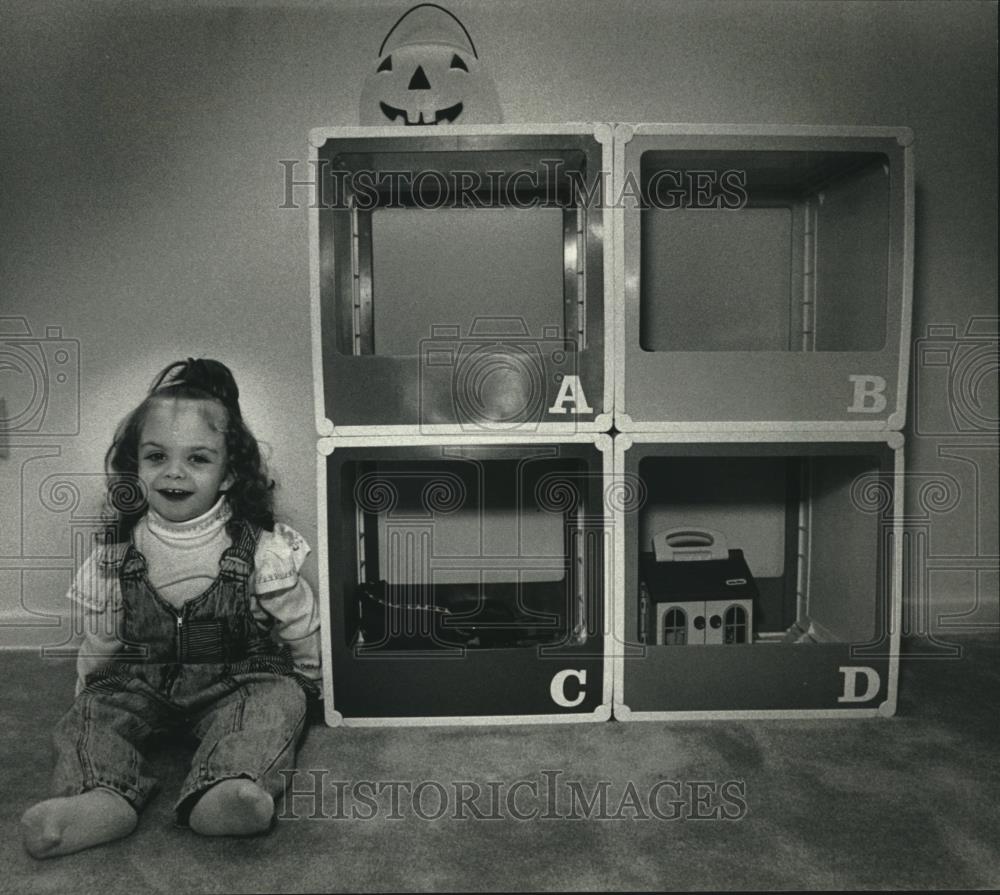 1990 Press Photo Natoli Ann Barbera, who has Turner Syndrome, smiles for camera - Historic Images