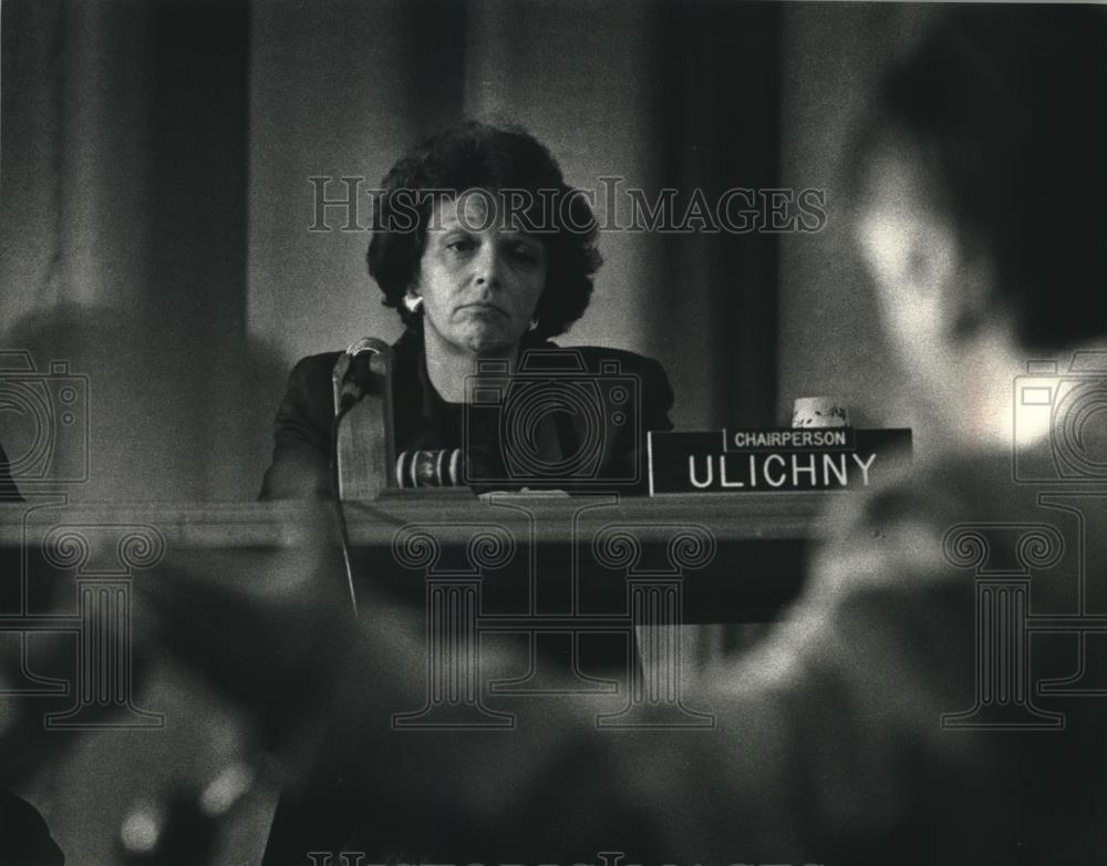 1990 Press Photo Milwaukee Senator Barbara Ulichny at parental consent hearing - Historic Images