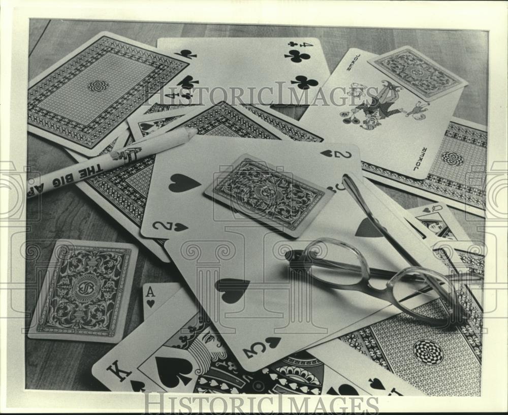 1985 Press Photo Tom Petrillo photograph of &quot;Playing Cards&quot; - mjc09039 - Historic Images