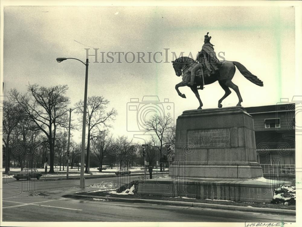 1988 Press Photo Von Steuben statue located near the park, Milwaukee. - Historic Images