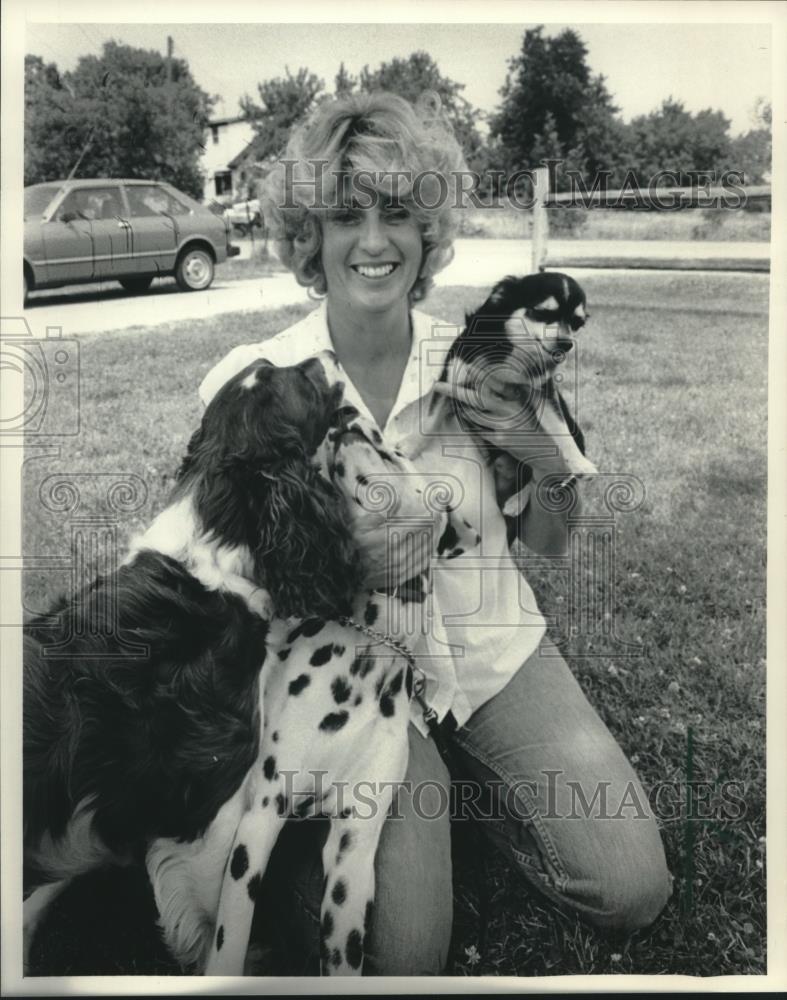 1985 Press Photo Pet shrink Leslie Van Hulle with friends- DePere, Wisconsin - Historic Images