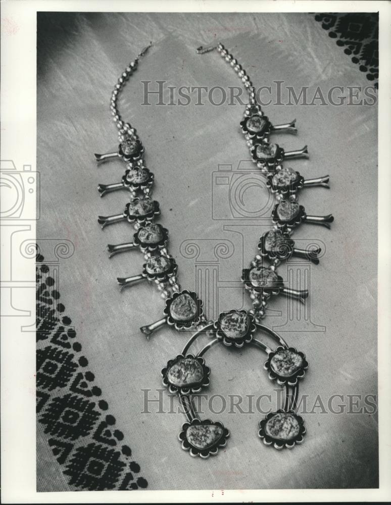 1985 Press Photo Unusual items are available for gifts in the Milwaukee area - Historic Images