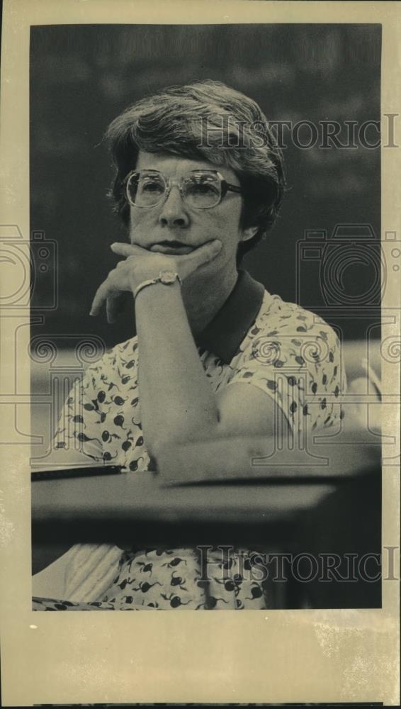 1982 Press Photo Kathryn Philipp, School Board Member in Germantown, Wisconsin - Historic Images