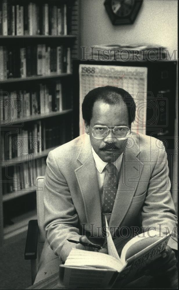 1988 Press Photo Winston Van Home, Professor at University of Wisconsin - Historic Images