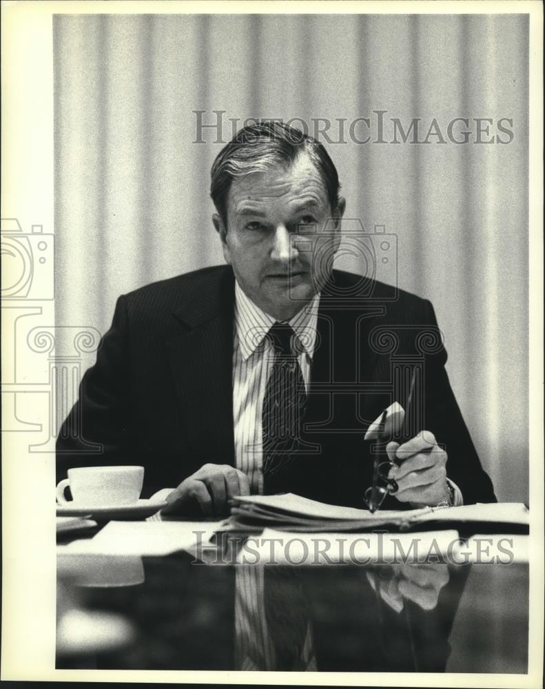 1976 Press Photo David Rockefeller, management committee candidate, Milwaukee - Historic Images