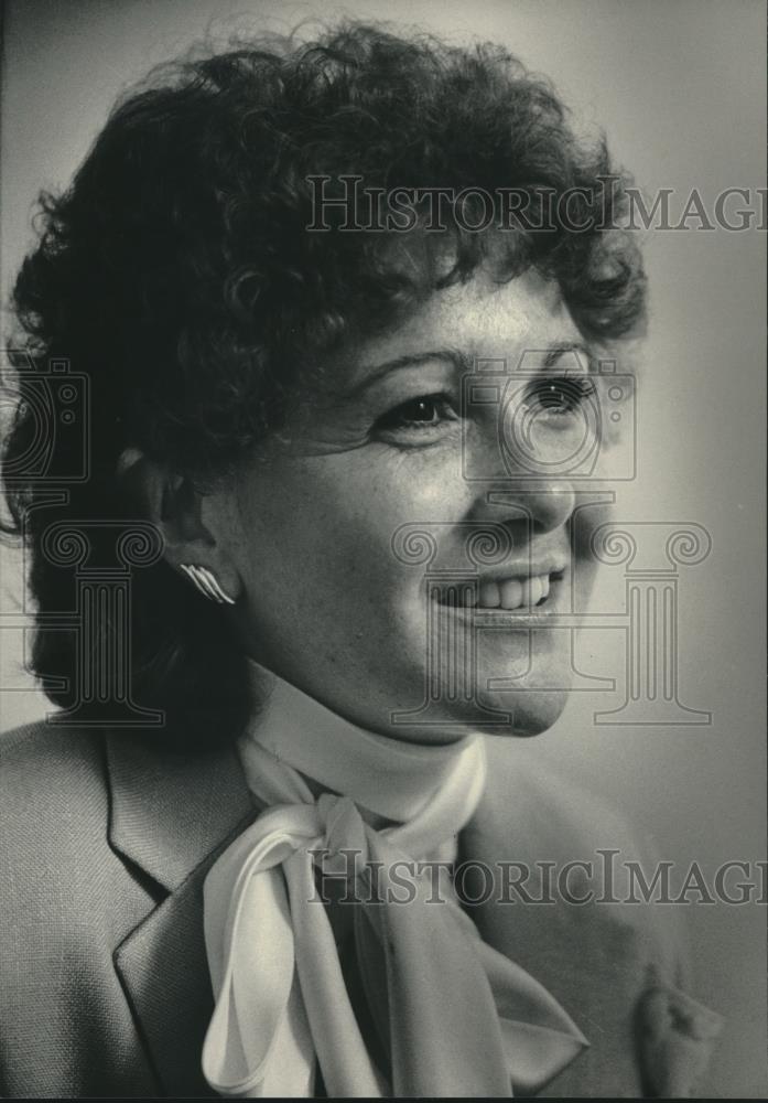 1983 Press Photo Mary Alice Tierney, Channel 12 community services director - Historic Images