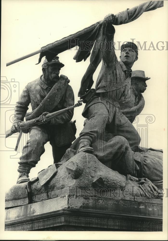 1986 Press Photo Statues - The Civil War memorial in Milwaukee&#39;s Court of Honor - Historic Images