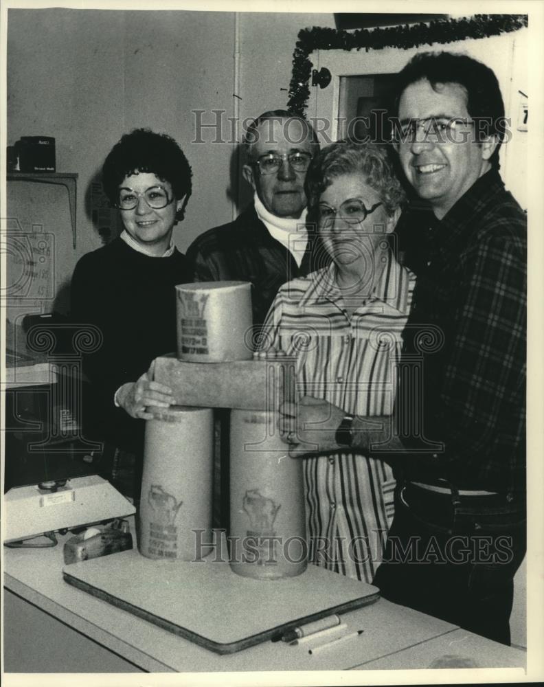 1986 Press Photo White Clover cheese factory family in Wisconsin - mjc09801 - Historic Images