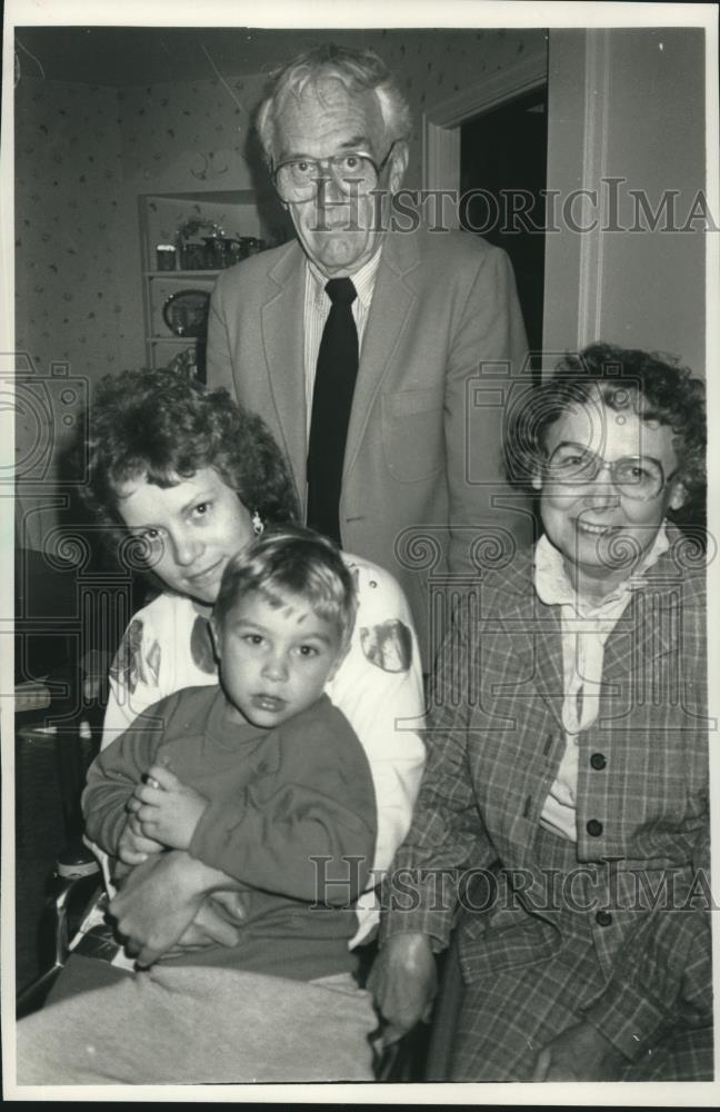 Retired Milwaukee schoolteacher Donald Strube and his family, 1988 ...