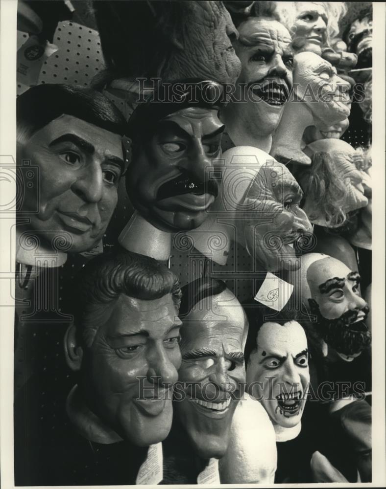 1992 Press Photo Masks for sale at Costume Wonderland in Waukesha - mjc09869 - Historic Images