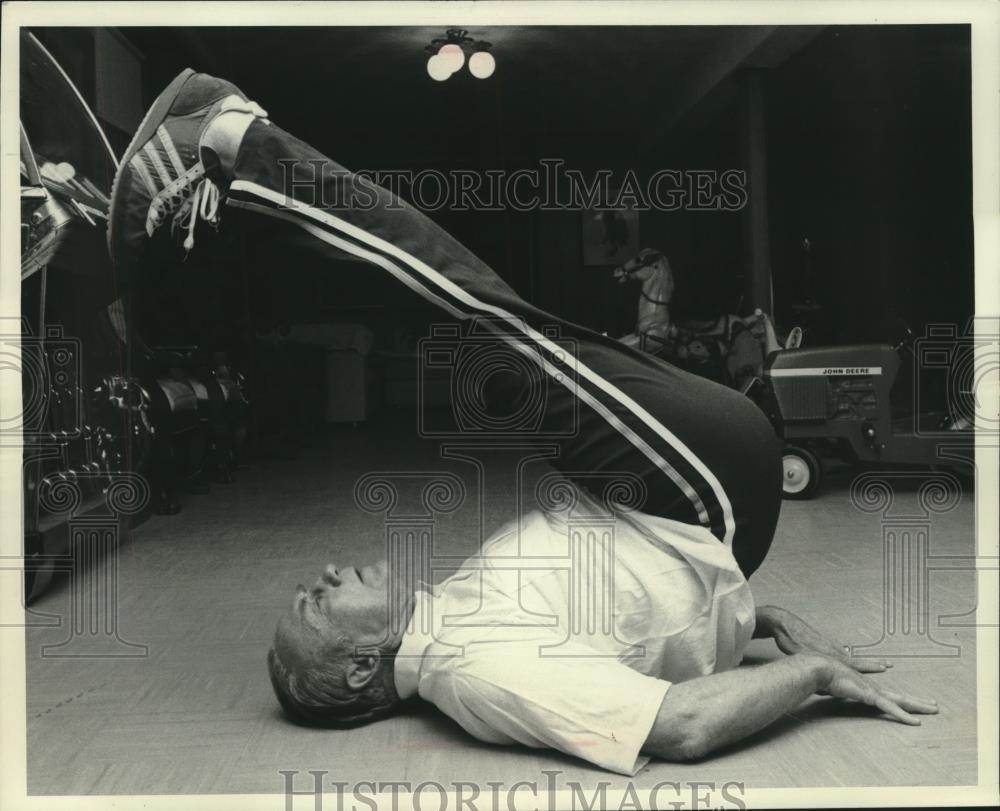 1978 Press Photo Senator Strom Thurmond exercising in McLean, Virginia - Historic Images