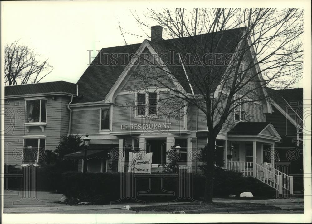 1984 Press Photo Thiensville, Wiconsin&#39;s Le Restaurant resembles a country inn - Historic Images