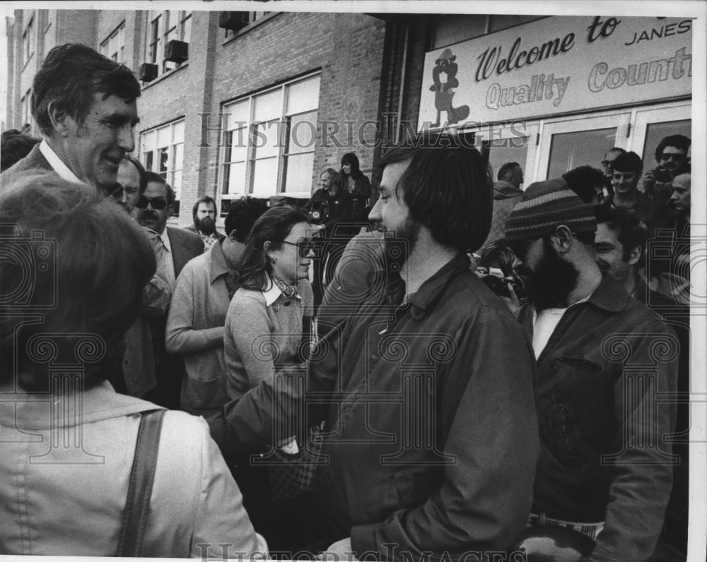 Press Photo Morris Udall greets workers at General Motors in Milwaukee - Historic Images