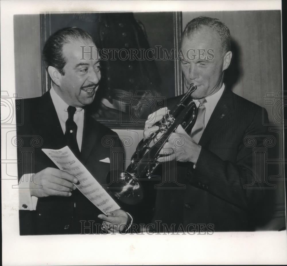 1982 Press Photo John H. Glenn and composer Paul Taubman, New York - mjc10220 - Historic Images