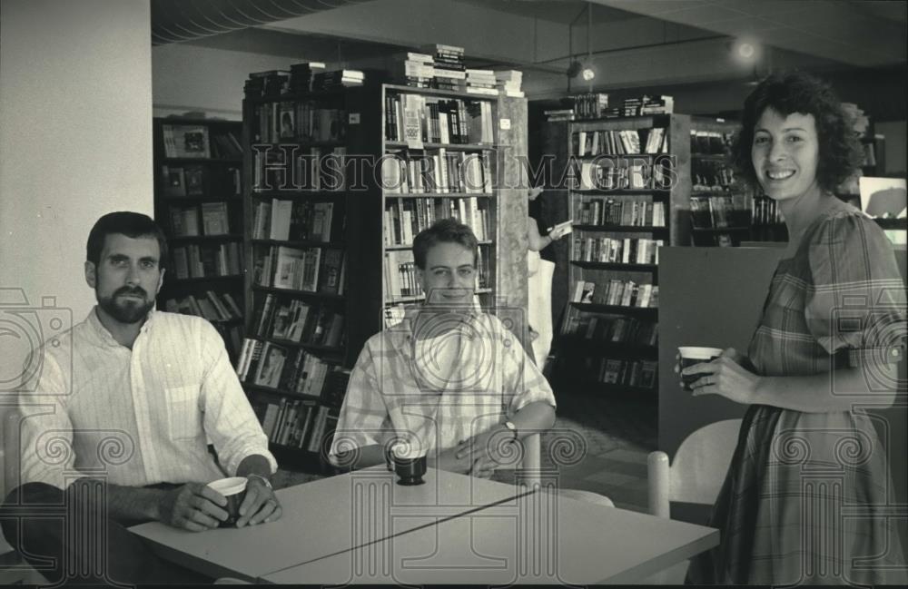 1987 Press Photo Owners of Webster&#39;s Books Inc prepare to add cafe to bookstore - Historic Images