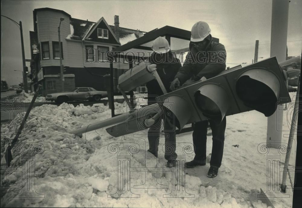 1987 Press Photo John Washington Al Nichols City workers, Fond du Lac Avenue - Historic Images