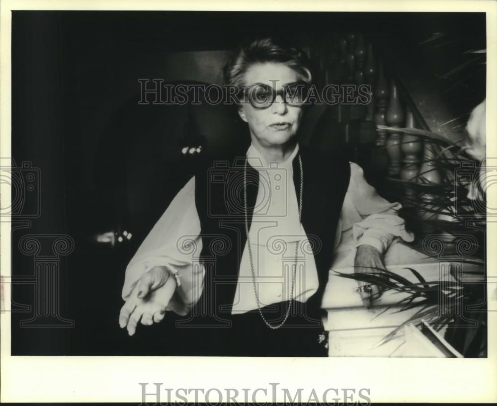 1979 Press Photo Pauline Trigere designed a new line of moderately priced coats - Historic Images