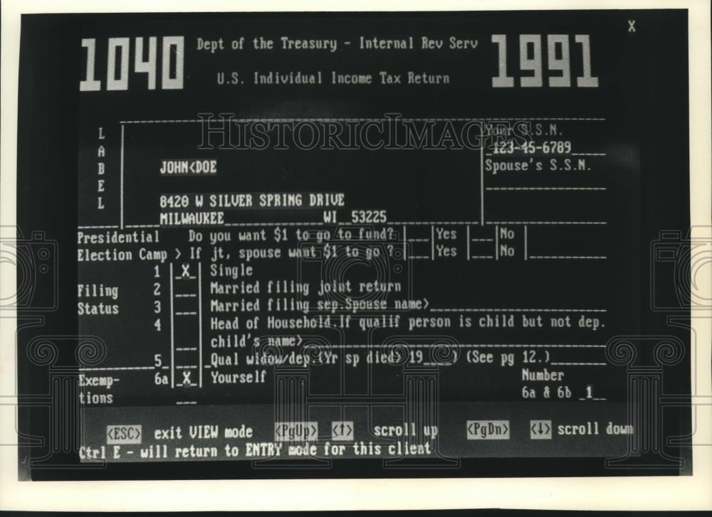 1992 Press Photo Computer form to file income taxes, Tax Managers, Wisconsin - Historic Images