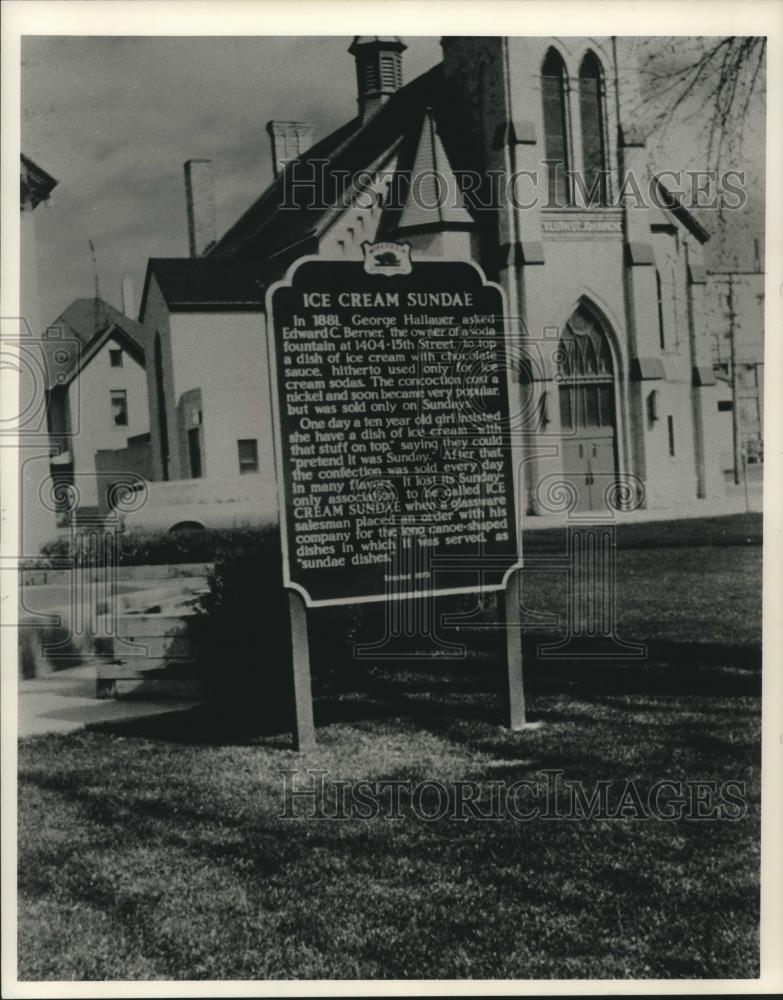 1989 Press Photo Church at Two Rivers Wisconsin - mjc10415 - Historic Images