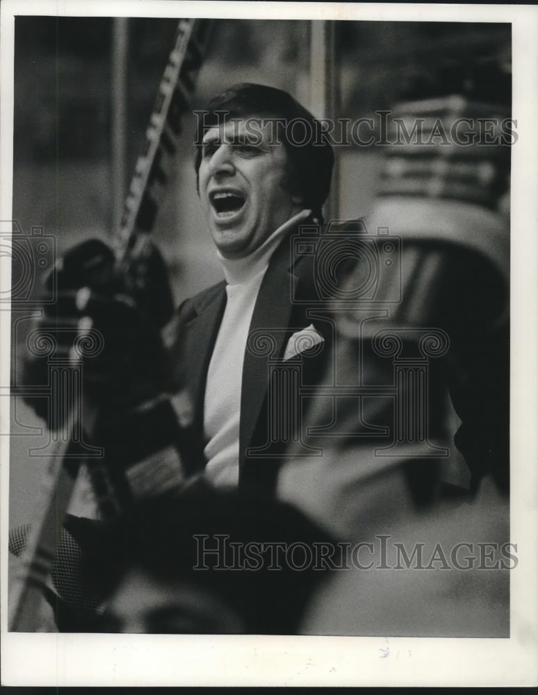 1978 Press Photo Gene Ubriaco, coach of the Milwaukee Admirals - mjc10428 - Historic Images