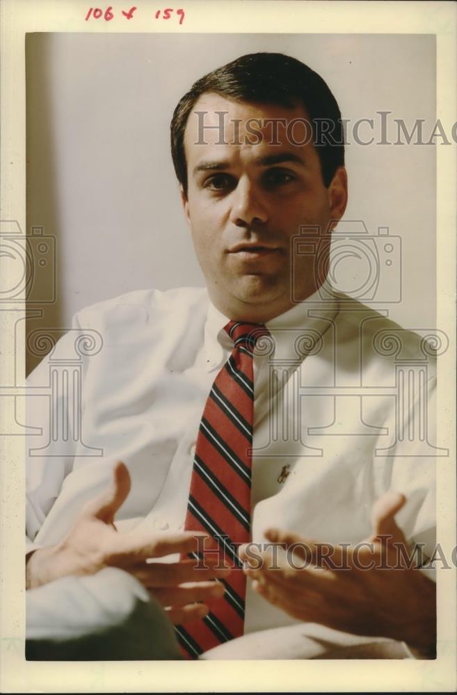 1990 Press Photo Secretary of State Department of Development Robert Trunzo - Historic Images