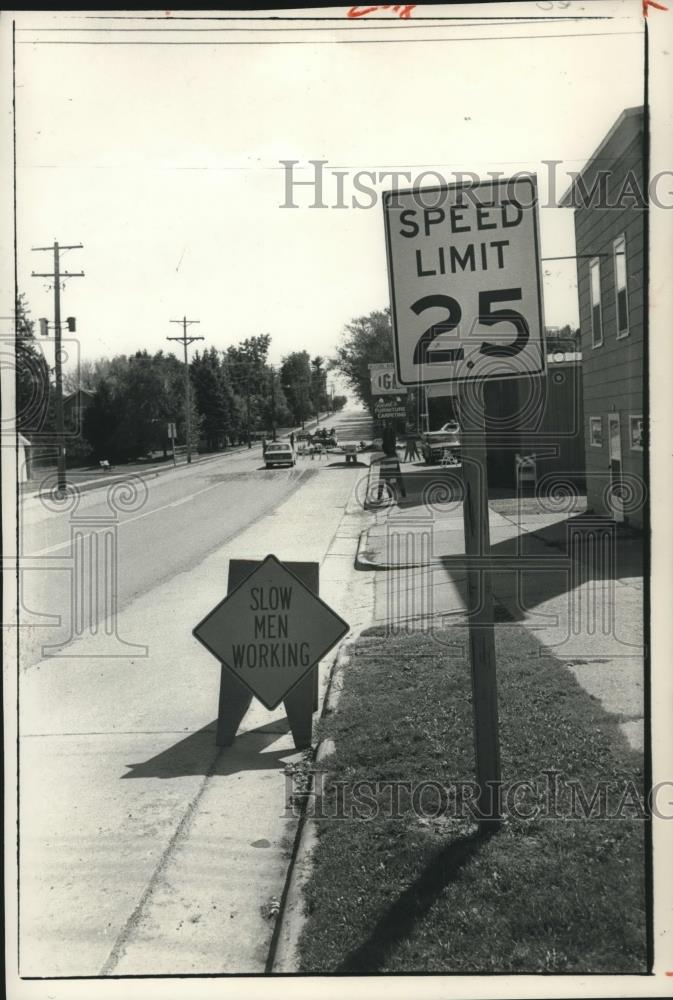 1988 Press Photo Traffic signs along the street in Thorp, Wisconsin - mjc10530 - Historic Images