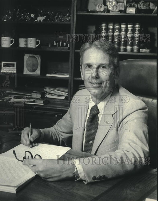 1985 Press Photo Don Taylor, Author and President of the Waukesha State Bank - Historic Images