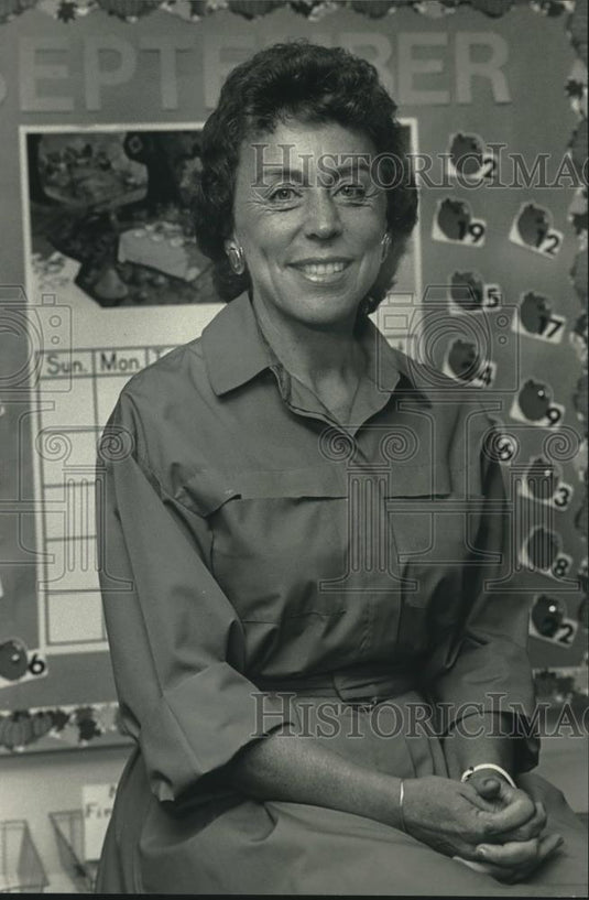 1987 Press Photo Barbara True, Waukesha, Wisconsin teacher in classroom - Historic Images