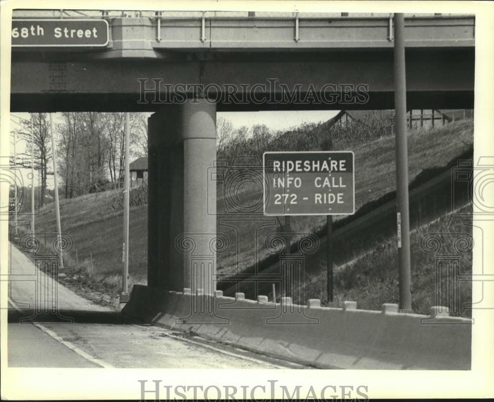 1981 Press Photo Rideshare signs installed spring, 1981 - mjc10778 - Historic Images