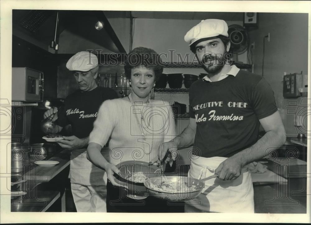 1984 Press Photo Florence Tarantino &amp; son, Anthony of Mala Femmina restaurant - Historic Images