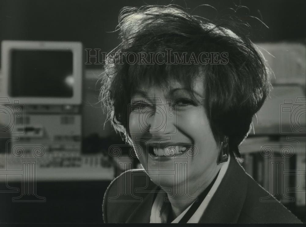 1993 Press Photo Karen Tarney posing, starting drug recognition program. - Historic Images