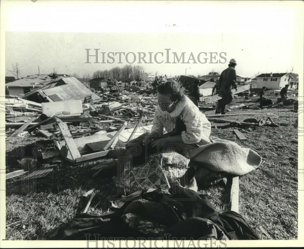 1981 Press Photo Helen Urbaniak amid wreckage of her Wisconsin home after storm - Historic Images