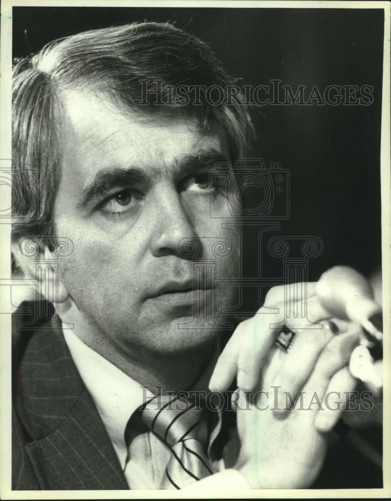 1983 Press Photo Senator Paul Tsongas, Massachusetts, Senate Judiciary meeting - Historic Images